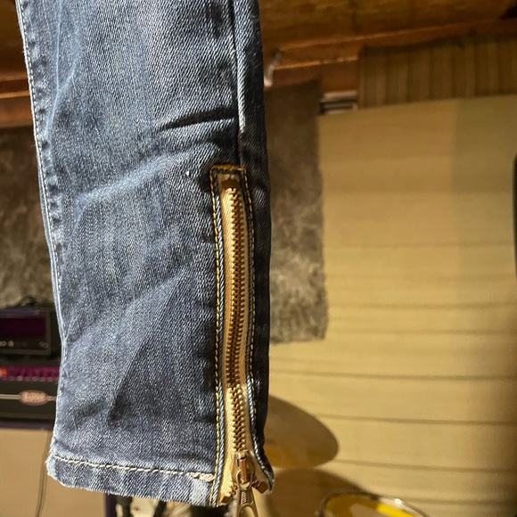 Guess jeans with gem on butt - Picture 5 of 5